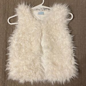 Edge hill Collection 2T faux fur cream vest